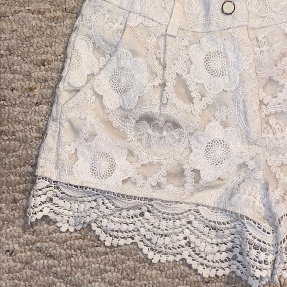 Tan chic shorts - Picture 2 of 4